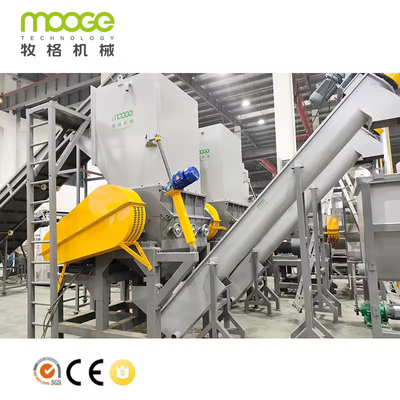 Schroefmachine voor het recyclen van PET-waterflessen